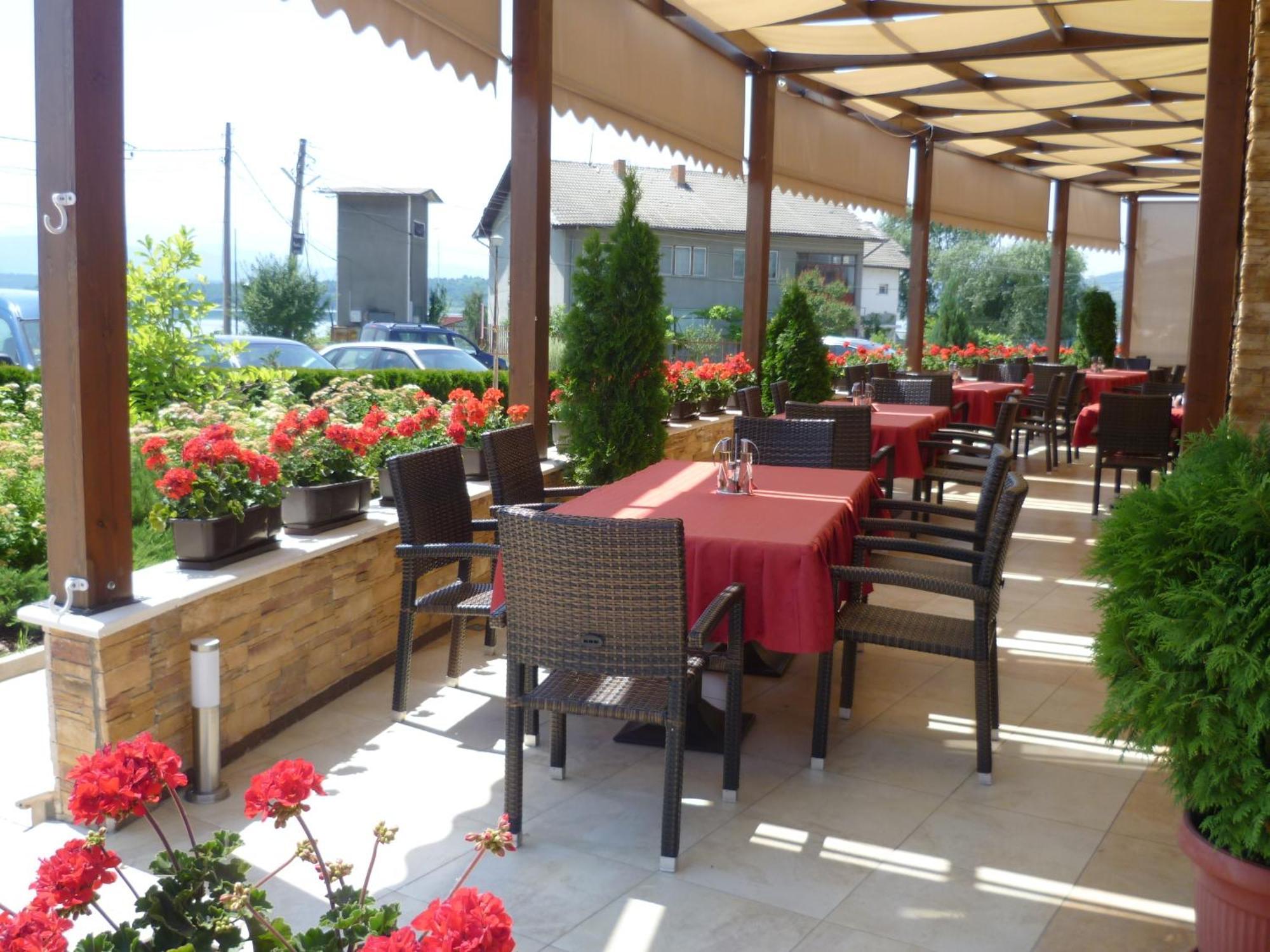 Family Hotel - Restaurant Ring Montana Zewnętrze zdjęcie