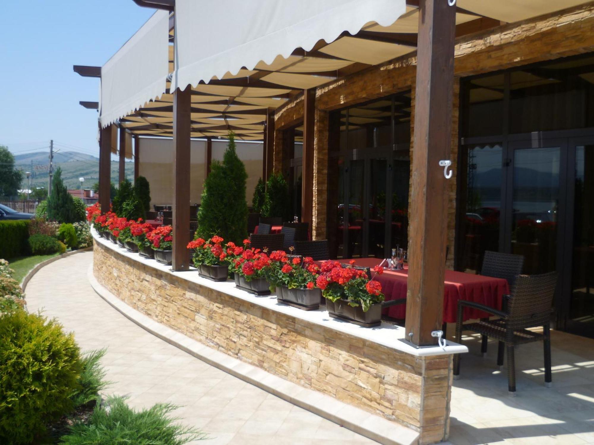 Family Hotel - Restaurant Ring Montana Zewnętrze zdjęcie