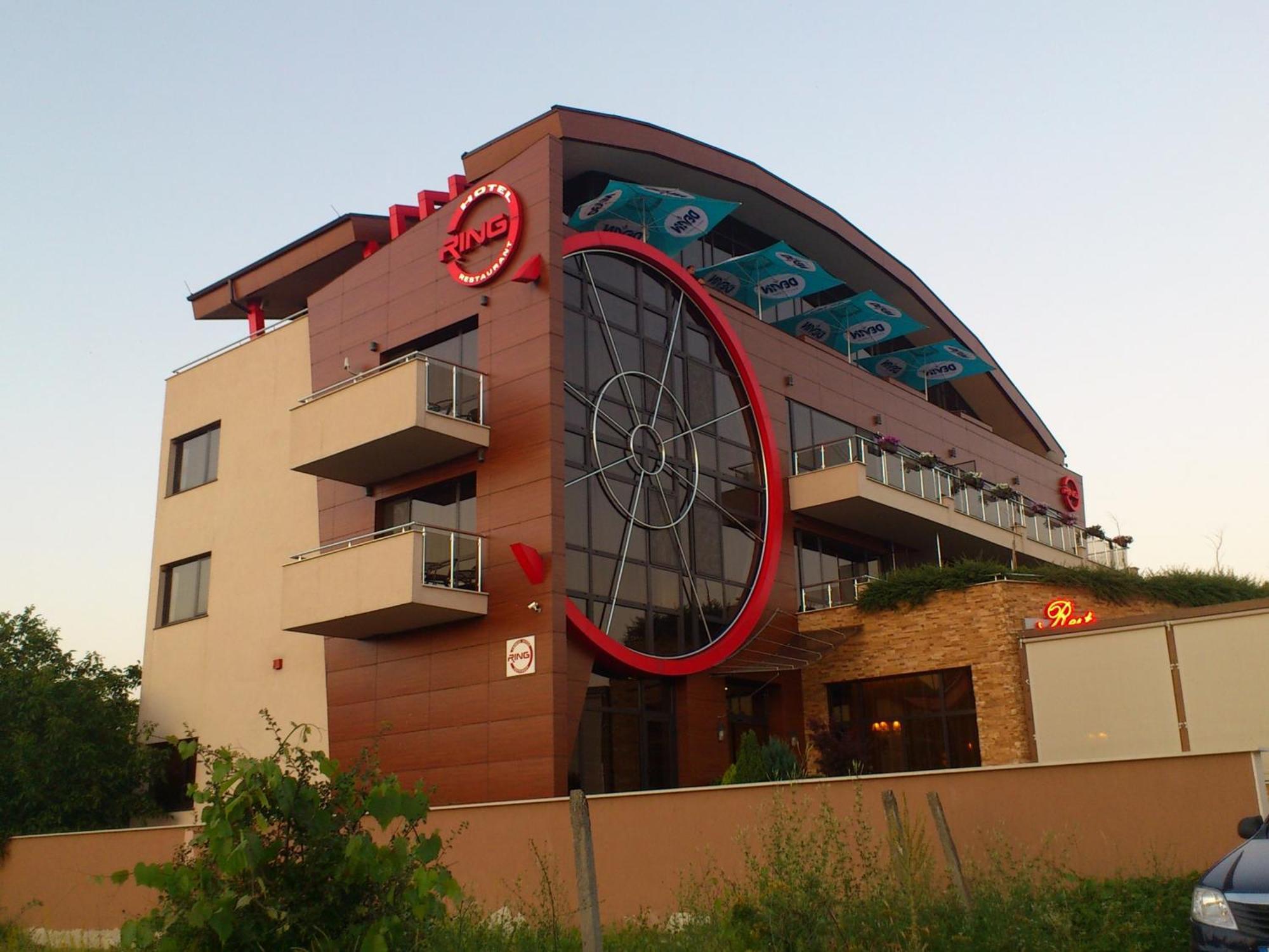 Family Hotel - Restaurant Ring Montana Zewnętrze zdjęcie