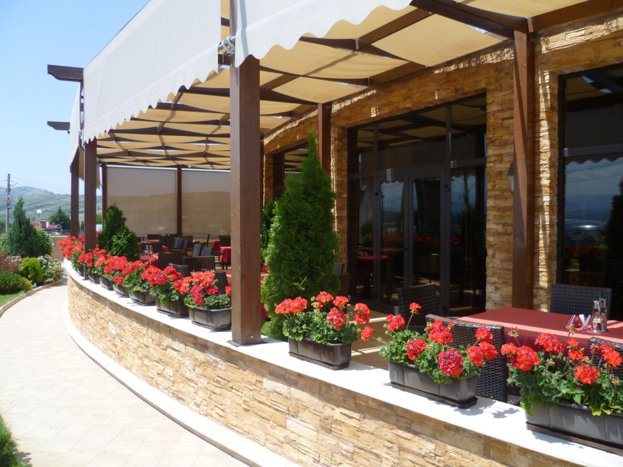 Family Hotel - Restaurant Ring Montana Zewnętrze zdjęcie